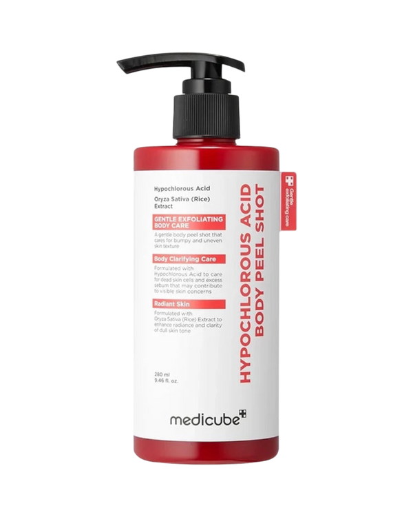 K-beauty glow Hypochlorous Acid Body Peel Shot in een rode pompflacon voor het exfoliëren van een hobbelige huid.